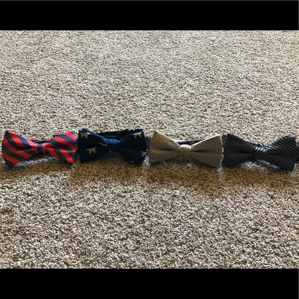 Set of 4 NWOT men’s bow ties